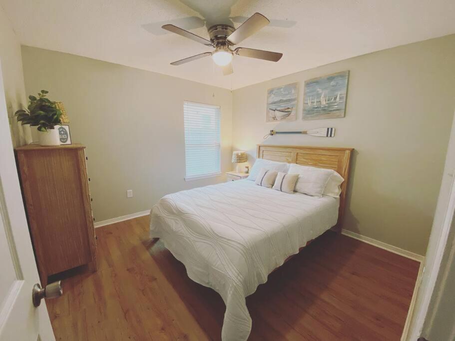 White Sand Getaway Steps From Beach Gulfport Exteriör bild
