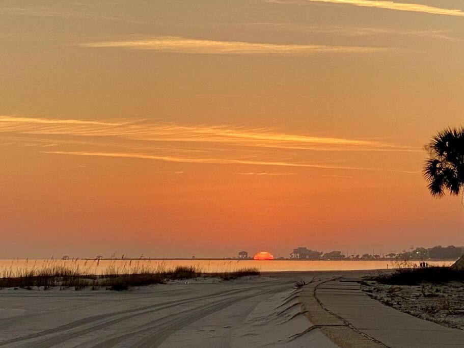 White Sand Getaway Steps From Beach Gulfport Exteriör bild